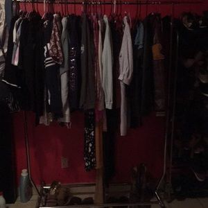 GETTING RID OF SOME OF MY CLOTHES !!!